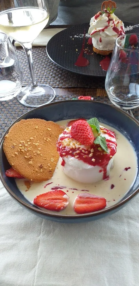 Ile Flottante Aux Fraises Du Pays